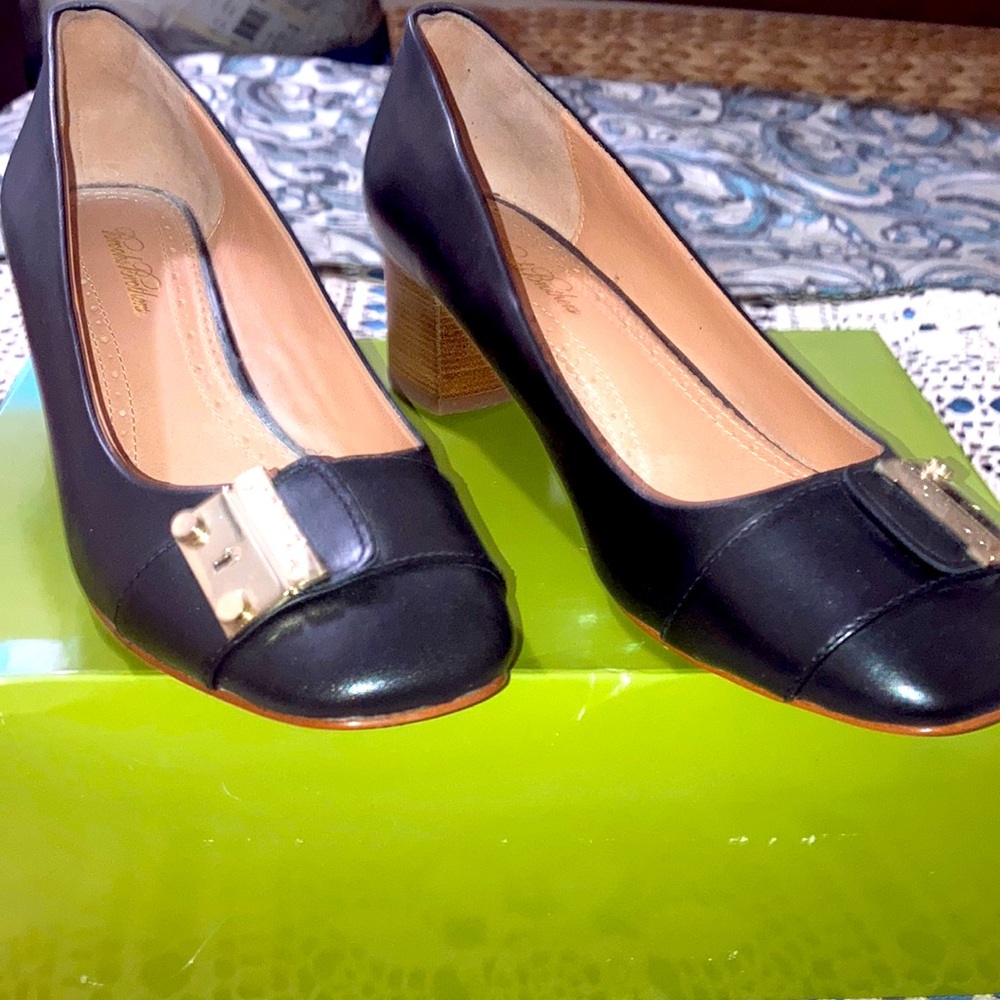 🐞Brooks Brothers Black Leather Heels with Gold Detailing ✨️